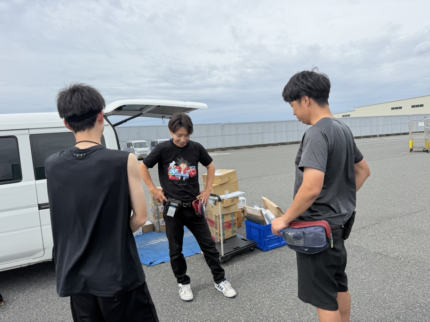 荷物の積み込みシーン